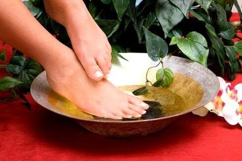 Before applying antifungal medication, the toenails must be steamed. 